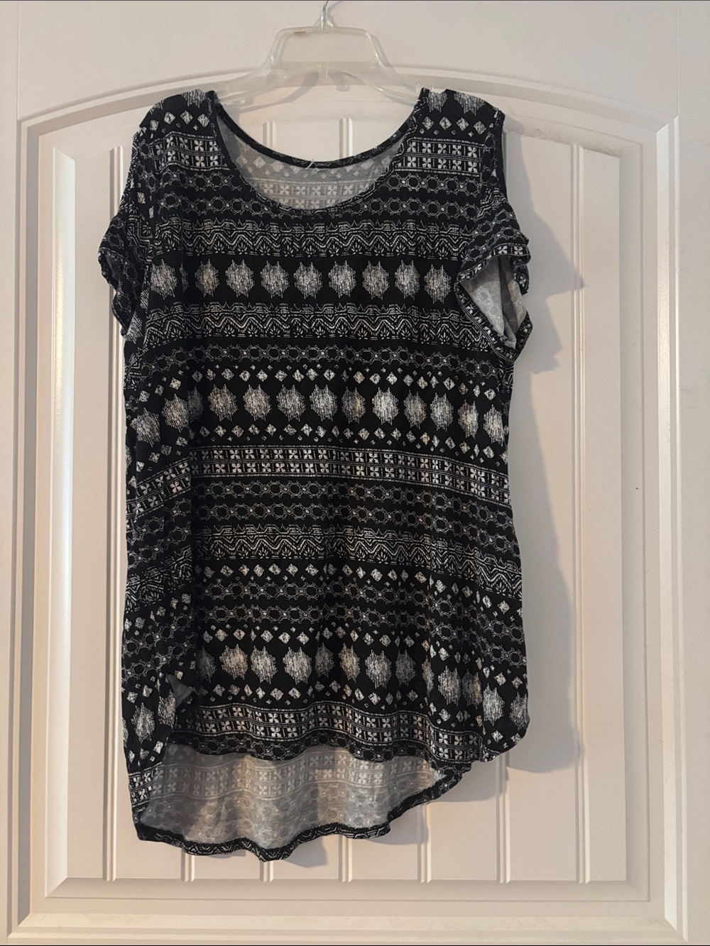 XL Black & White Patterned Short Sleeve Women's Top